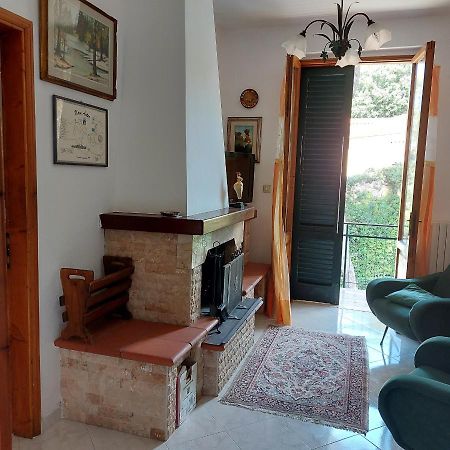 Appartamento A Due Passi Dal Mare A Quercianella Bagian luar foto